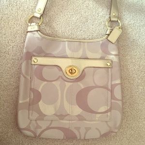 Good and taupe coach bag